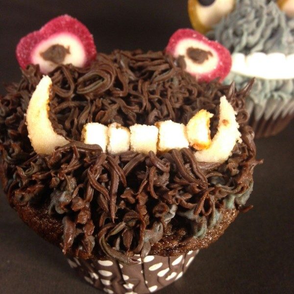 A cupcake on Elm Street (Set of 12) A cupcake on Elm Street (Set of 12)