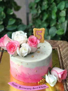 Fresh Roses Anniversary Cake