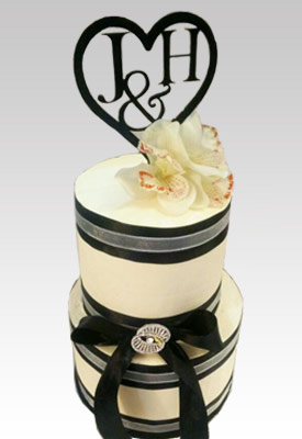 Wedding & Engagement Cakes 31 Engagement Cake with Customised Name Topper