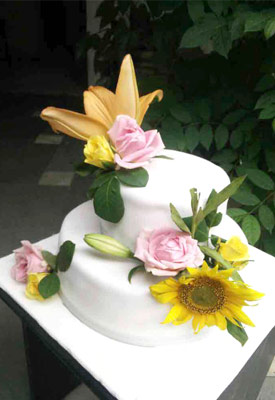 Fresh Flowers Wedding Cake